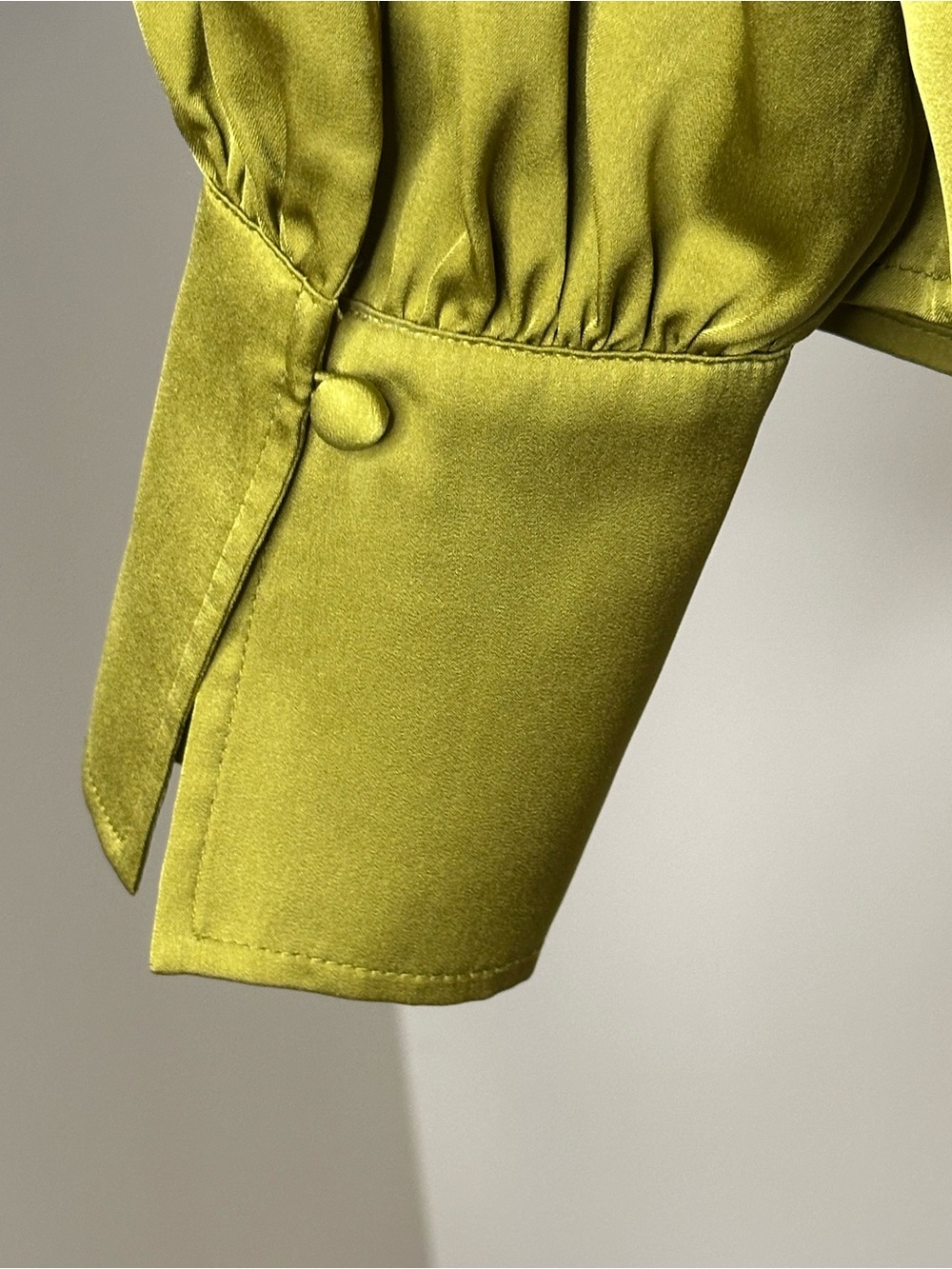 NWT! Banana Republic Olive Green Satin V-Neck Blouse - Picture 4 of 5